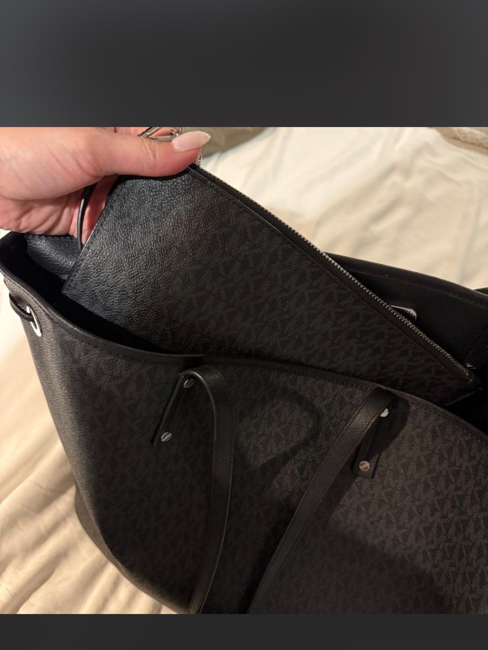 Michael Kors Black Signature Jet Set Tote with Removable Pouch - Picture 5 of 5